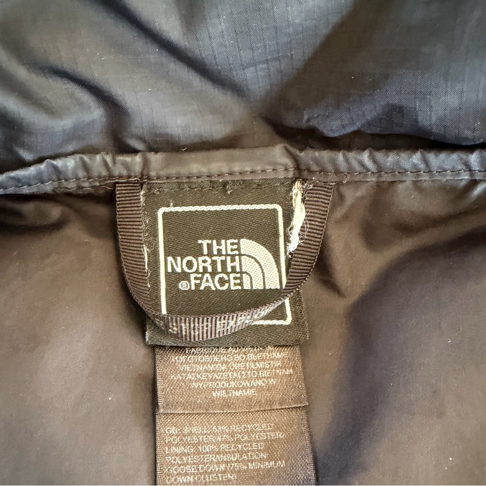 The North Face Men's Charcoal Insulated Vest - Picture 7 of 7